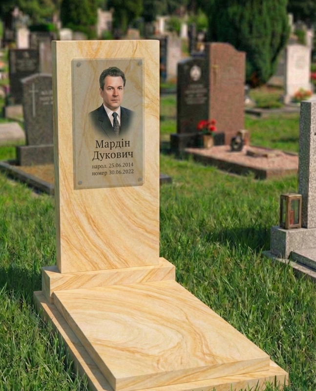 7035912978 klassicheskij muzhskoj pamyatnik.png