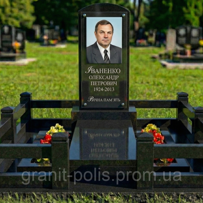 7040445286 kompleks pamyatnik granit.png