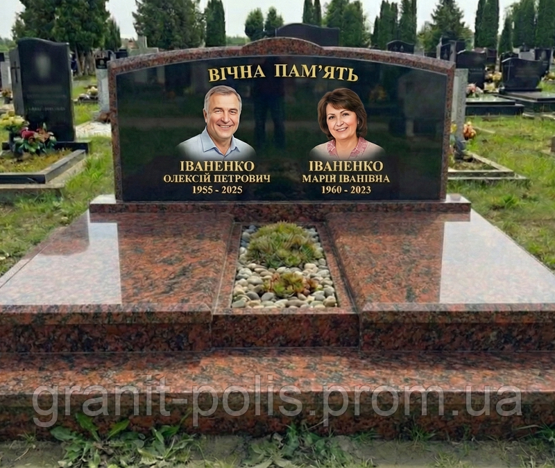 Подвійний пам'ятник із горизонтальною стелою та майданчиком габбару