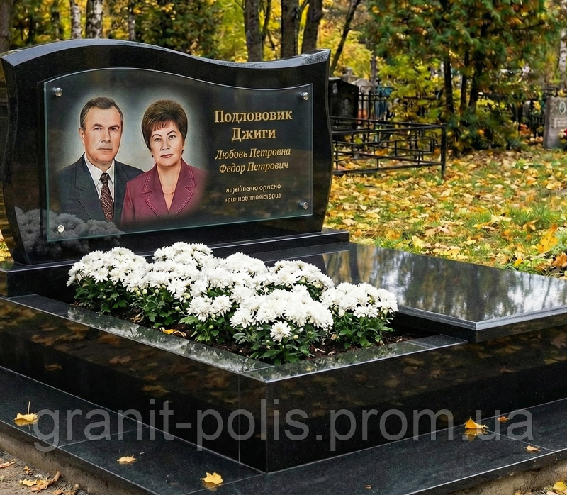 7041876271 dvojnoj gorizontalnyj pamyatnik.png